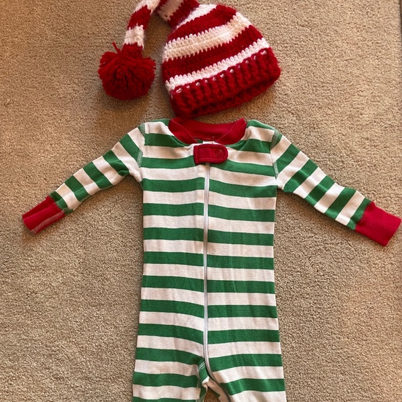 Hanna Andersson Green Striped zip up Christmas pajamas & Hat - Picture 1 of 3